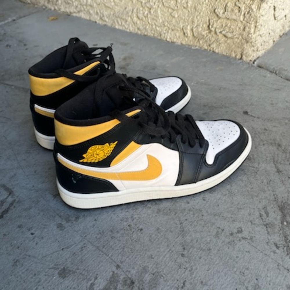 Nike Black and Yellow Sneakers with Classic Design